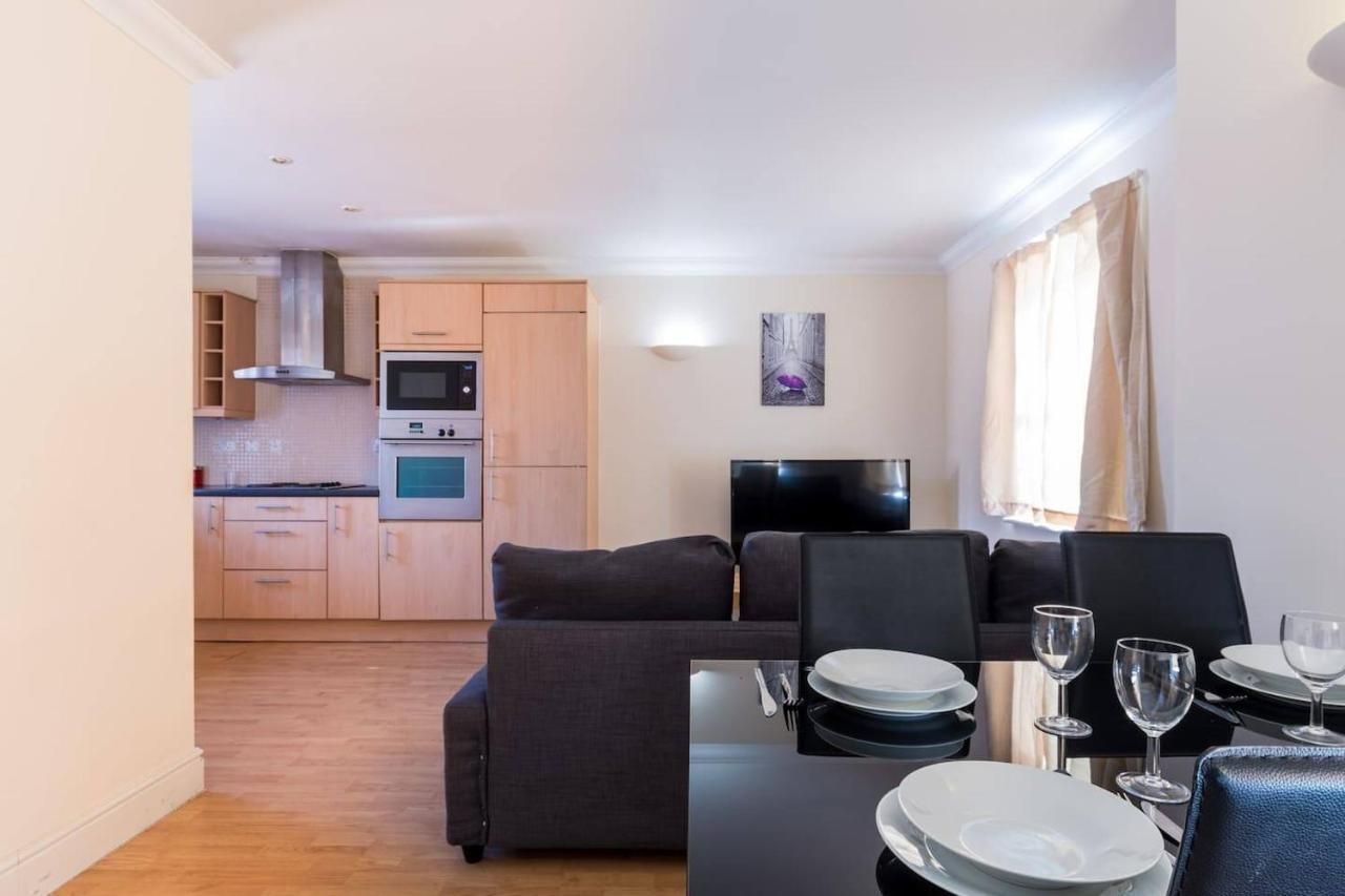 Godwin Court Apartments Swindon Exterior foto