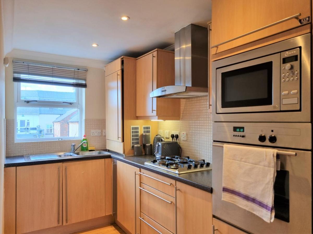 Godwin Court Apartments Swindon Exterior foto